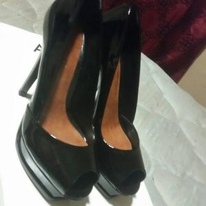 NWOT Aldo Black Patent Heels